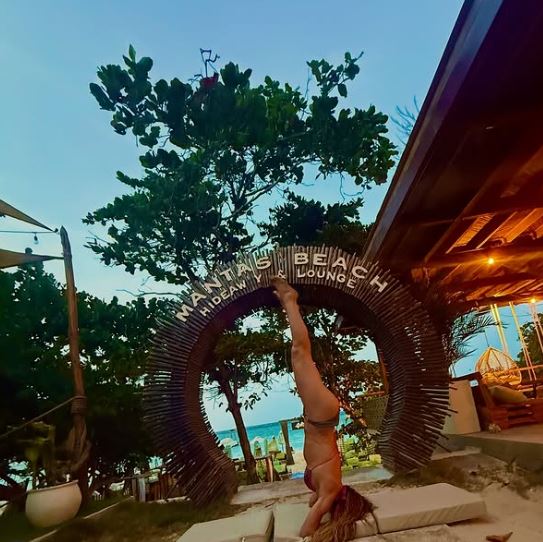 MANTAS BEACH CLUB